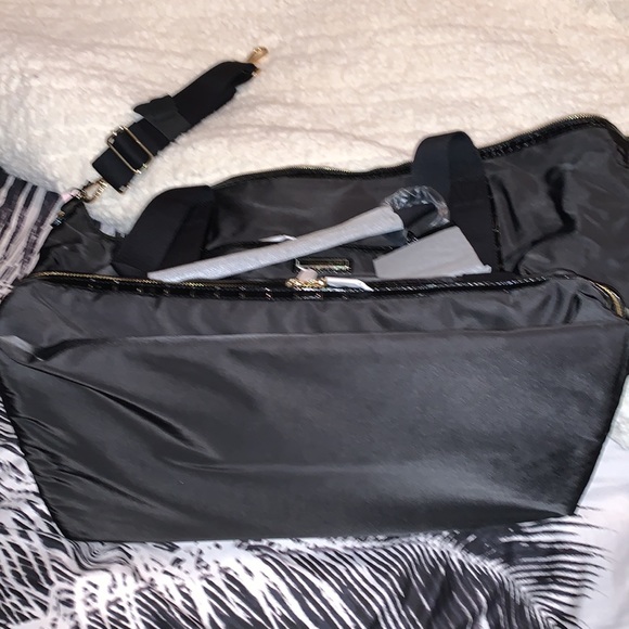 💐HOST PICK!💐NWT Victoria’s Secret Getaway Black Weekender Bag - Picture 6 of 10